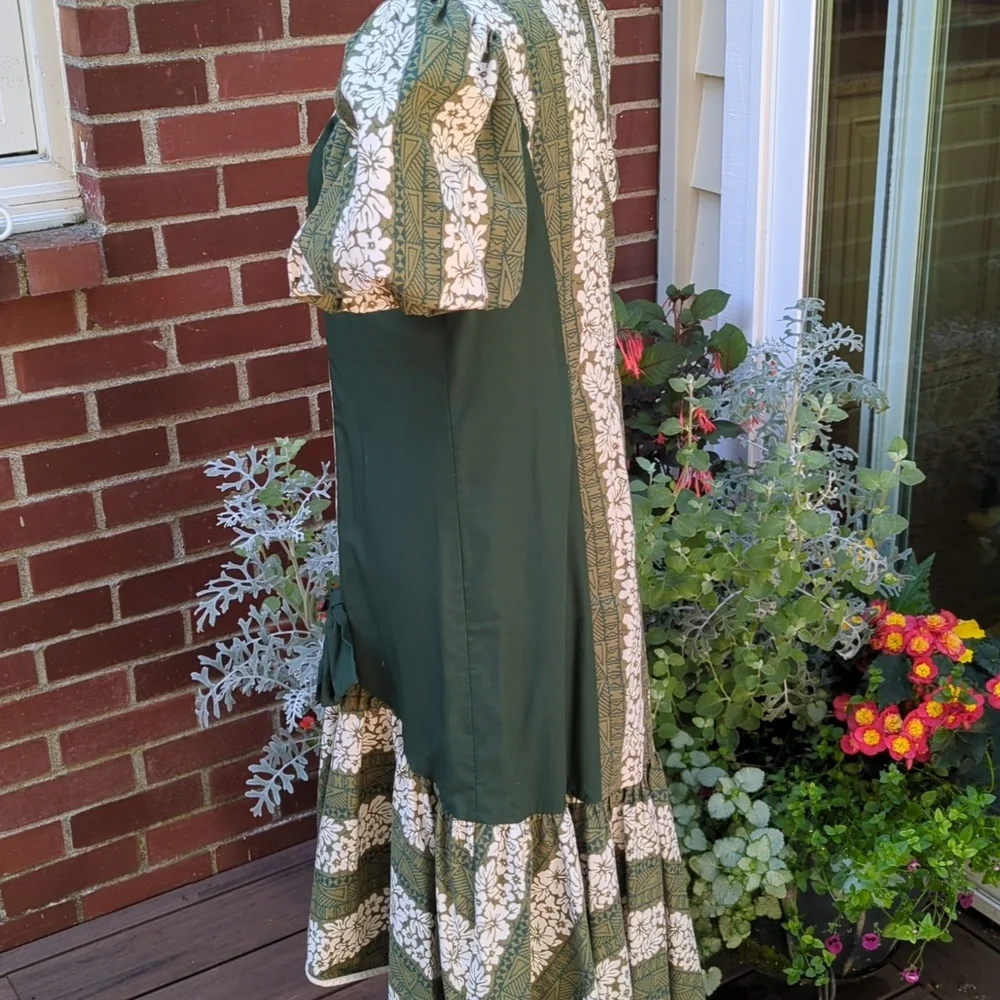 Vintage Hawaiian Lolenani Dress - Picture 8 of 10